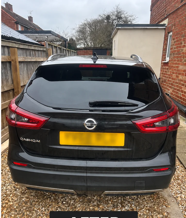 Nissan Qashqai rear window after