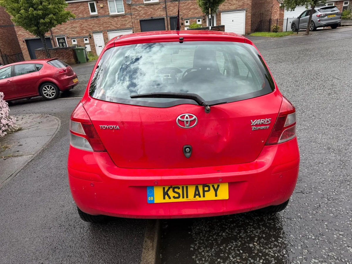 Toyota Yaris with its new rear window