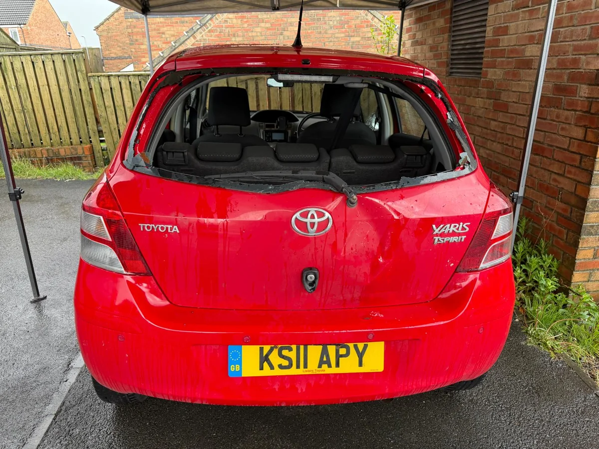 Toyota Yaris with a smashed rear window